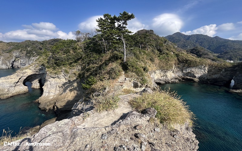 岬の細い道