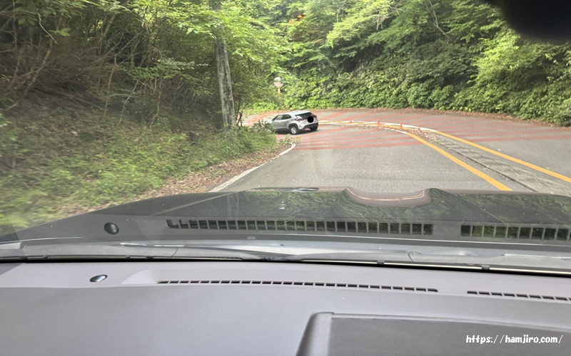 下り急カーブ